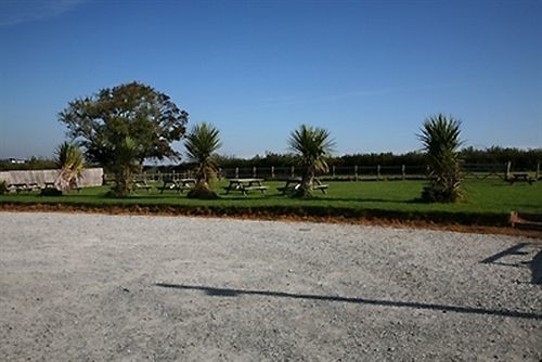 Exeter Airport Havaalanı'na en yakın oteller hangileri? Launceston Dış mekan fotoğraf